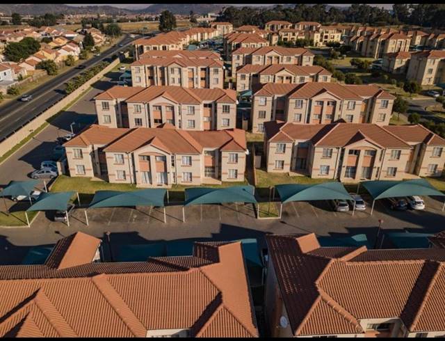 3 BEDROOM TOWNHOUSE FOR SALE IN ORMONDE